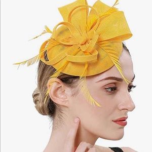 Fun, flirty, fascinator headpiece